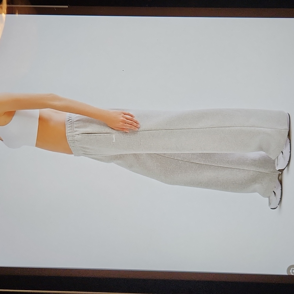 NEW ROOTS Women's Cloud Wide Leg Sweatpants/Joggers In Deep Maroon sz LARGE - Picture 3 of 5